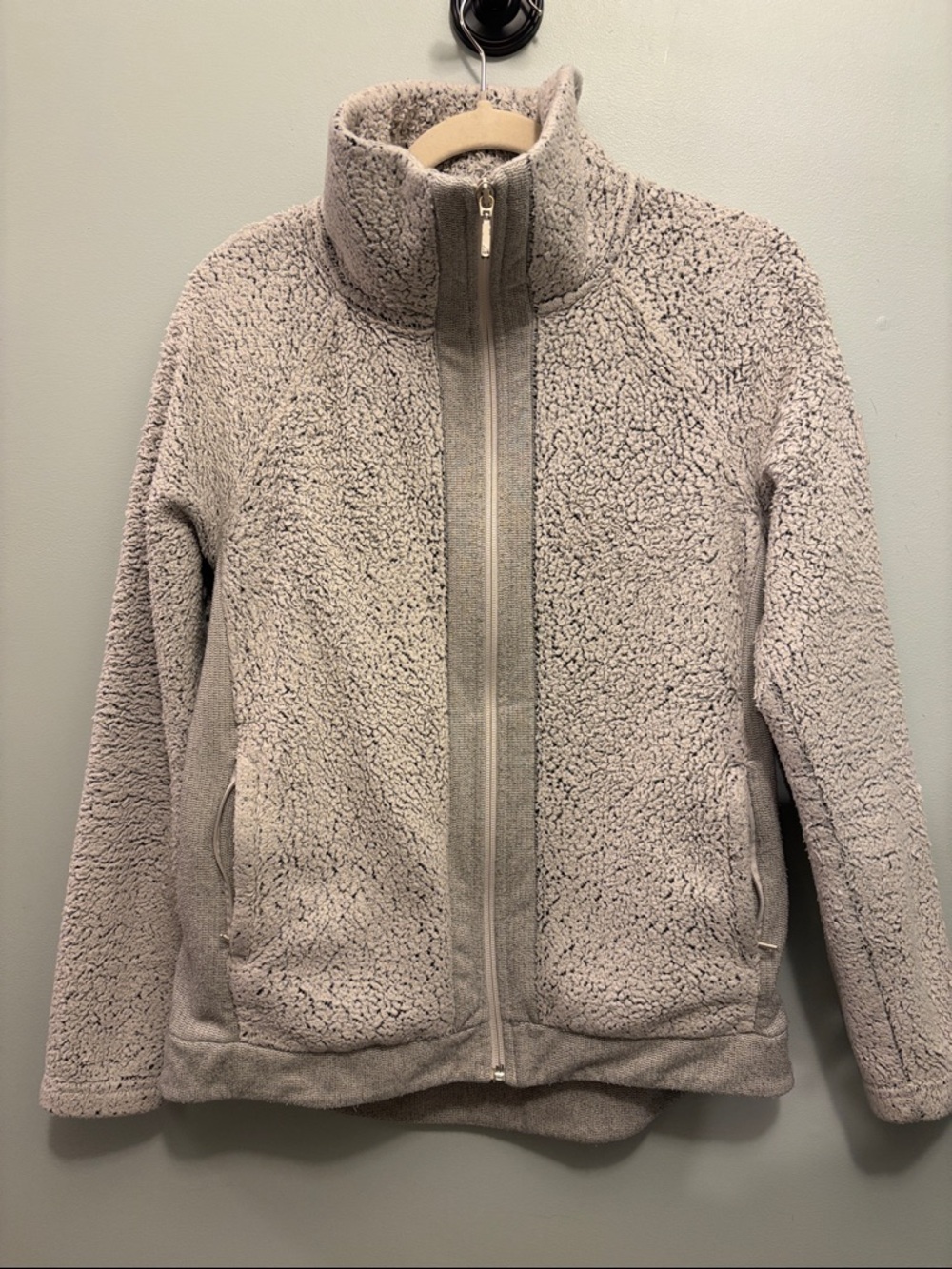 Women’s Northface fleece. Gray and black. great condition!